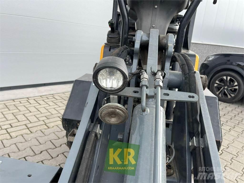 GiANT D332 Ładowacze i koparki czołowe