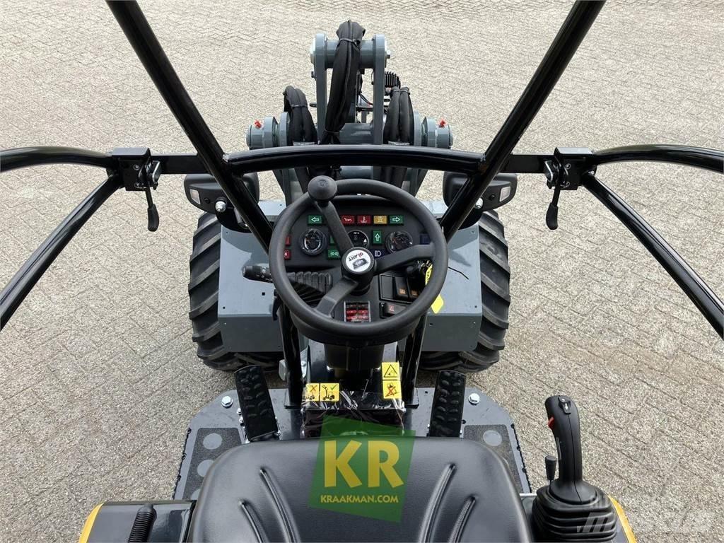 GiANT G2300 Ładowacze i koparki czołowe
