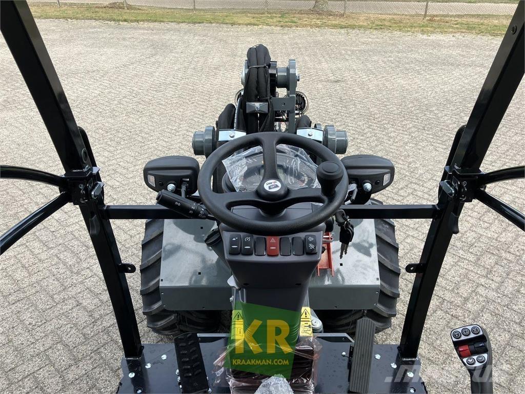 GiANT G2700 HD+ Ładowacze i koparki czołowe