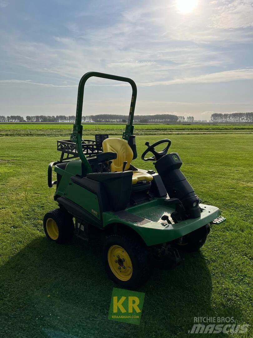John Deere 1580 Kosiarki na pola golfowe i stadiony