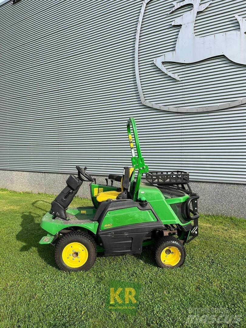 John Deere 1580 Kosiarki na pola golfowe i stadiony