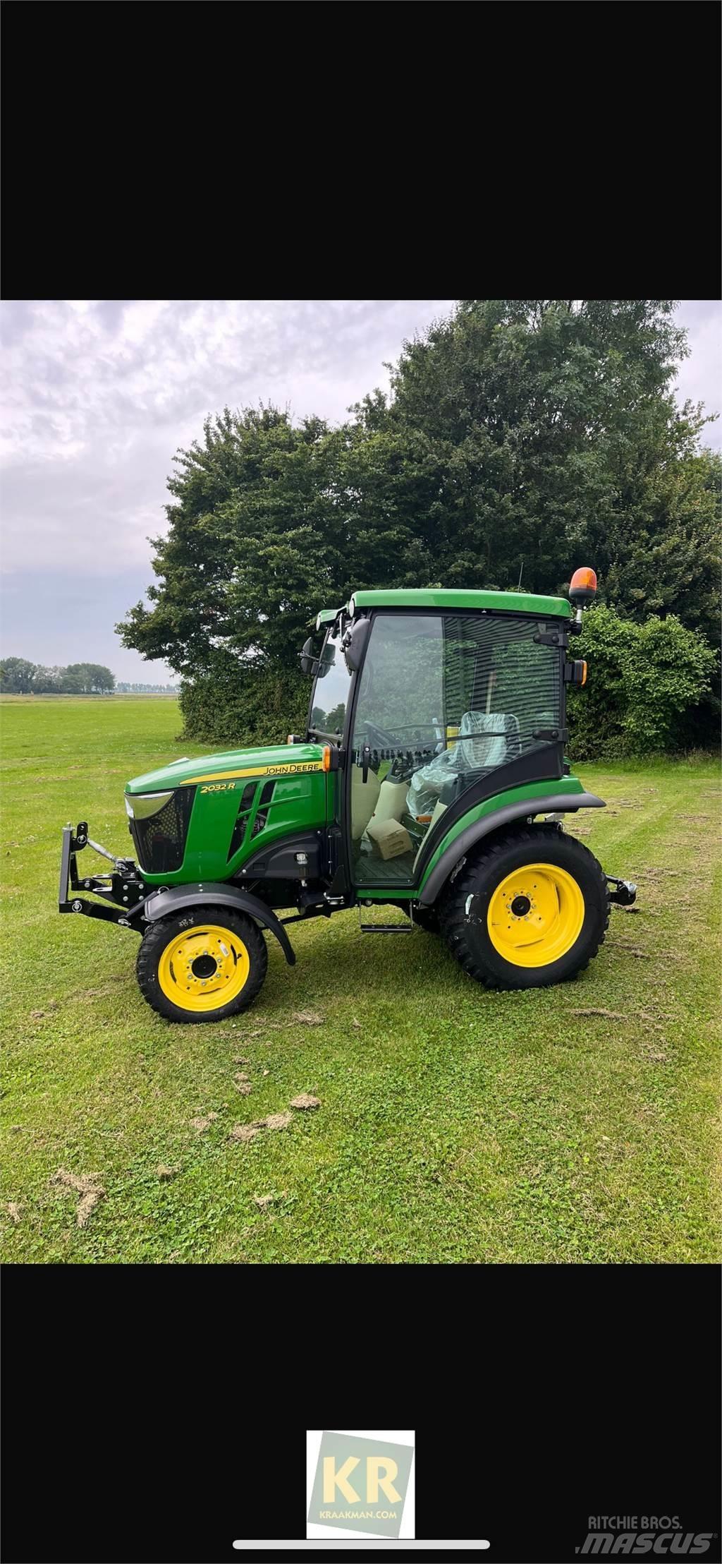 John Deere 2032R Mikrociągniki