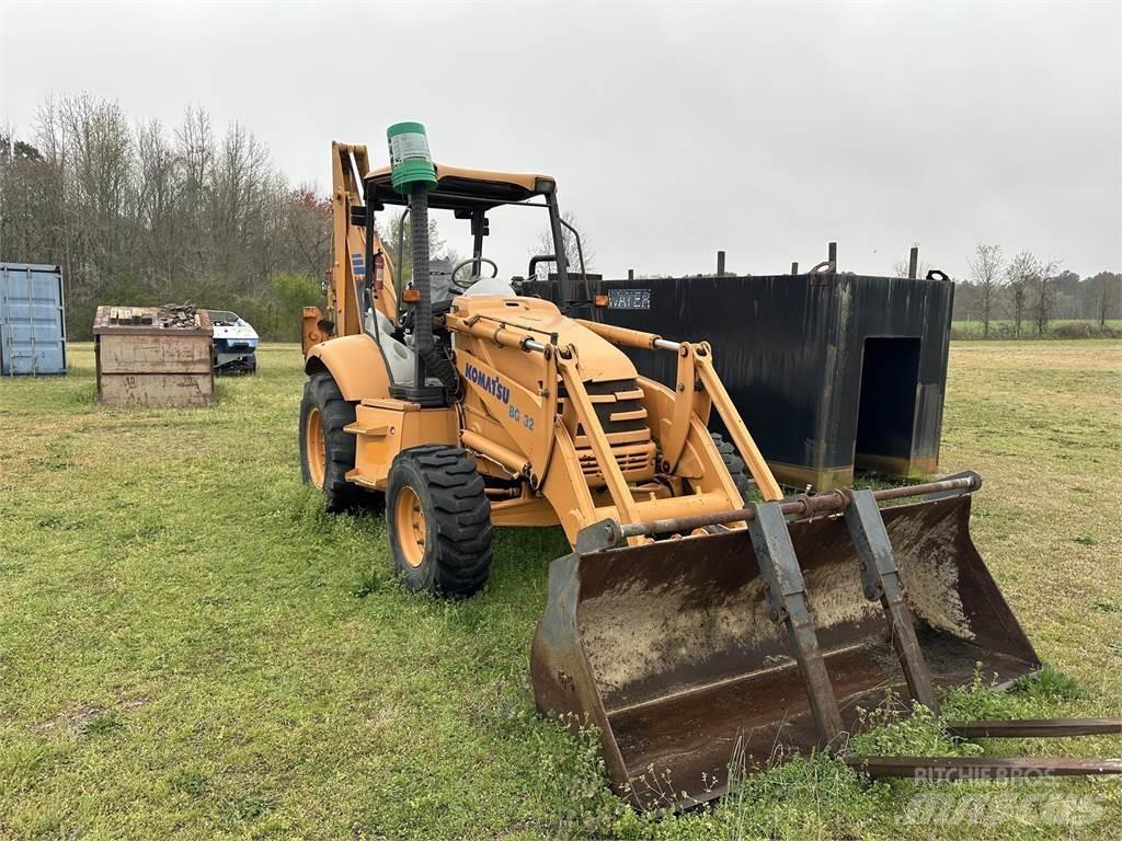 Komatsu WB140 Koparko-ładowarki