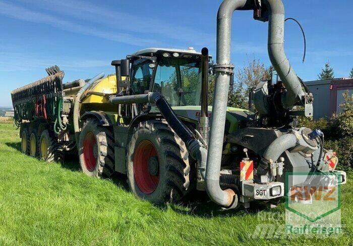 CLAAS XERION 3800 TRAC Rozrzutnik obornika