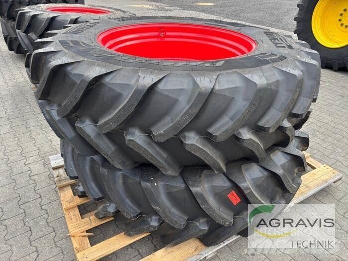 Pirelli KR 520/85R42 Opony, koła i felgi