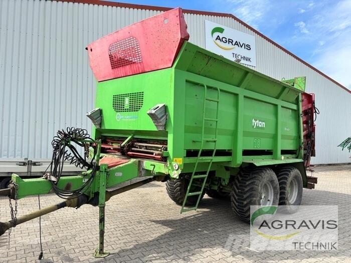 Unia TYTAN 18 Rozrzutnik nawozów mineralnych