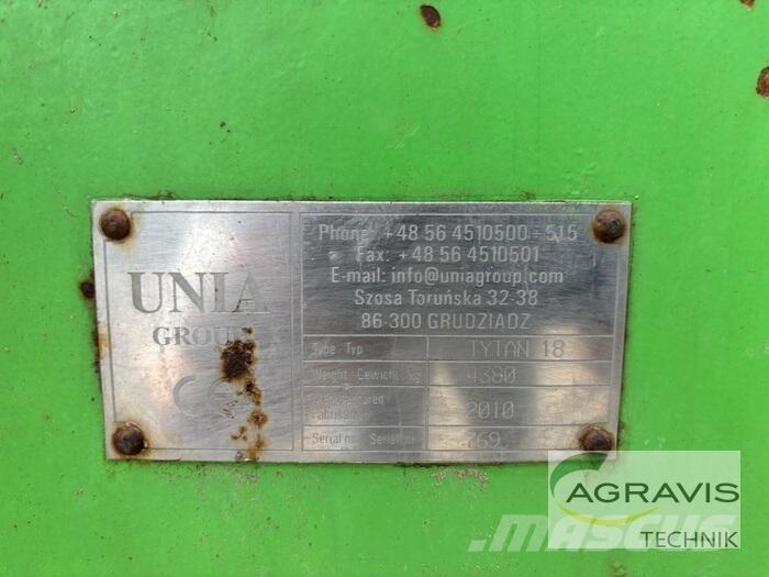 Unia TYTAN 18 Rozrzutnik nawozów mineralnych