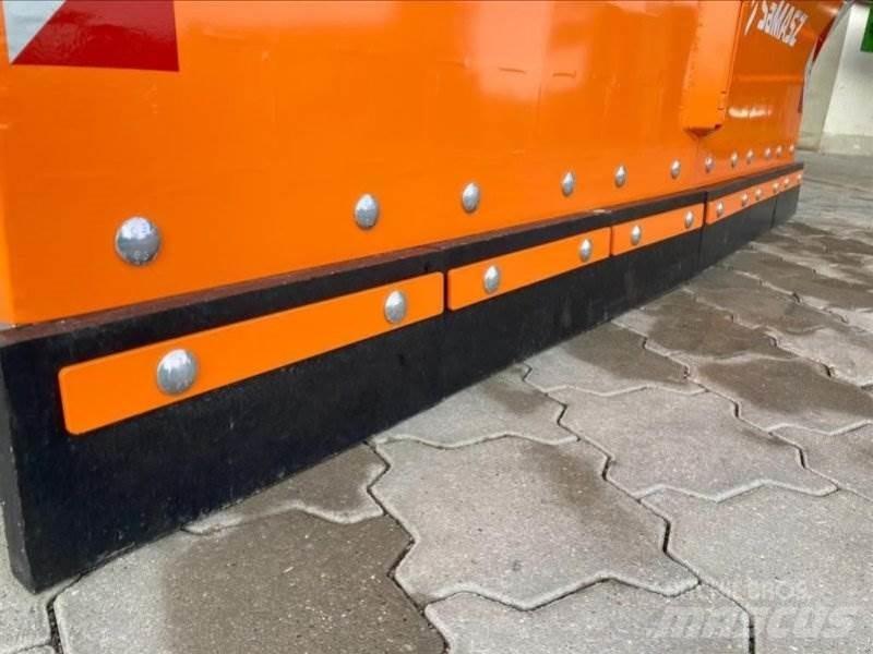 CITY 220 Lemiesze i pługi śnieżne