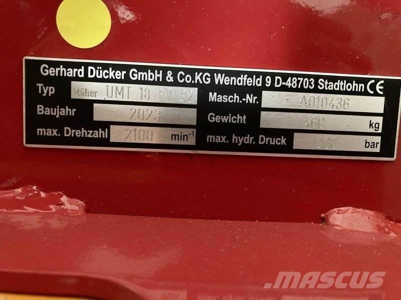 Dücker UMT 18 Kosiarki mechaniczne z operatorem za maszyną
