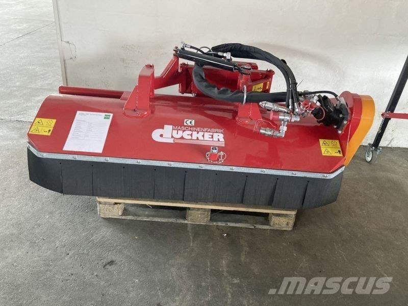 Dücker UMT 18 Kosiarki mechaniczne z operatorem za maszyną