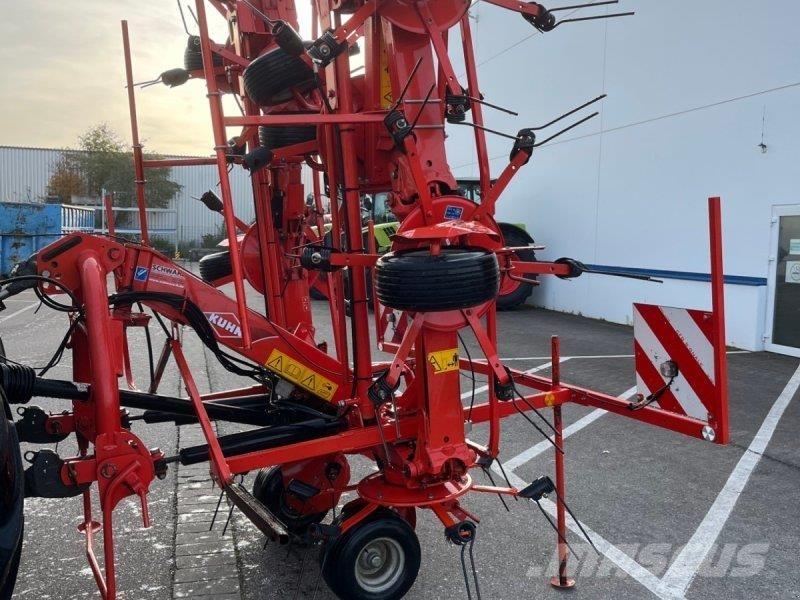 Kuhn GF 8702 Zgrabiarki i przetrząsacze