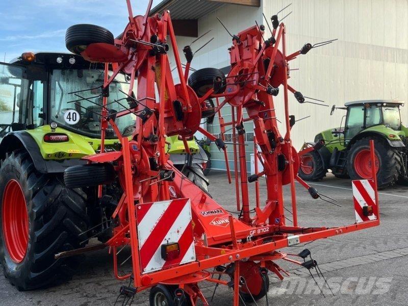 Kuhn GF 8702 Zgrabiarki i przetrząsacze