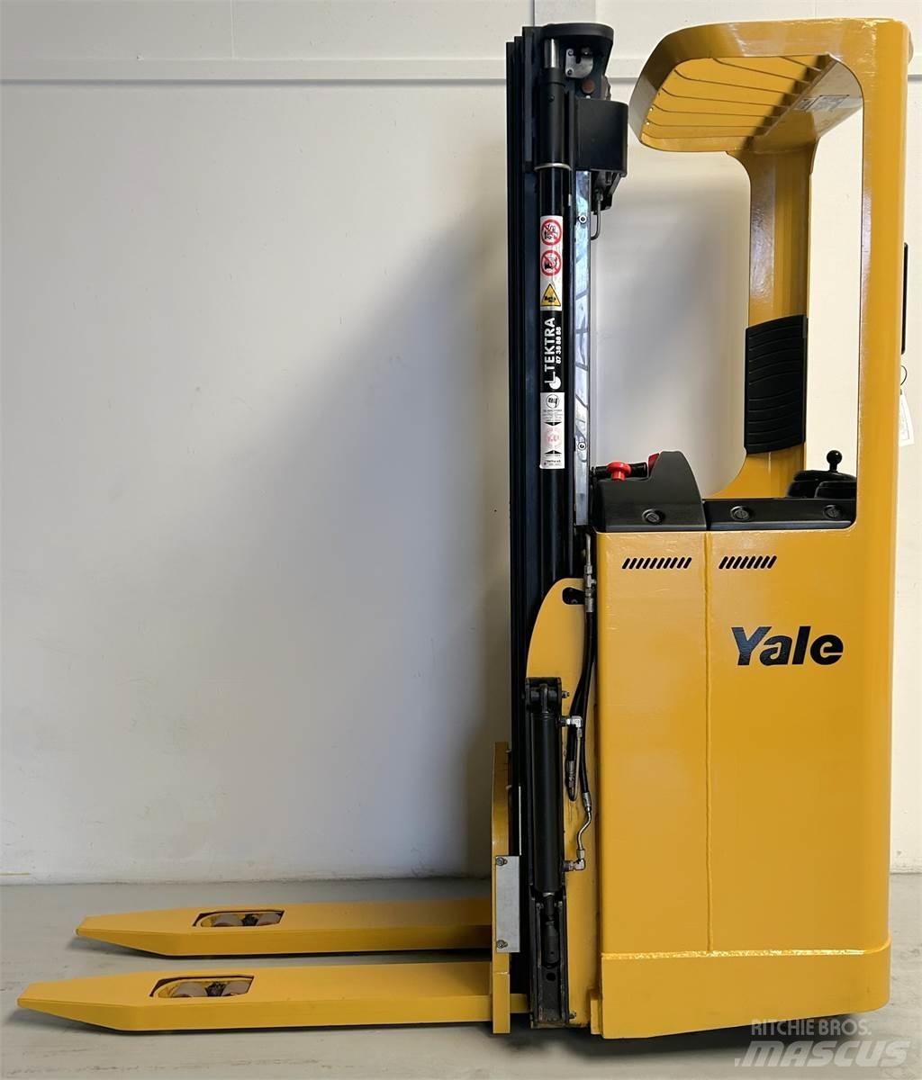Yale SMS12S Samojezdne maszyny do załadunku