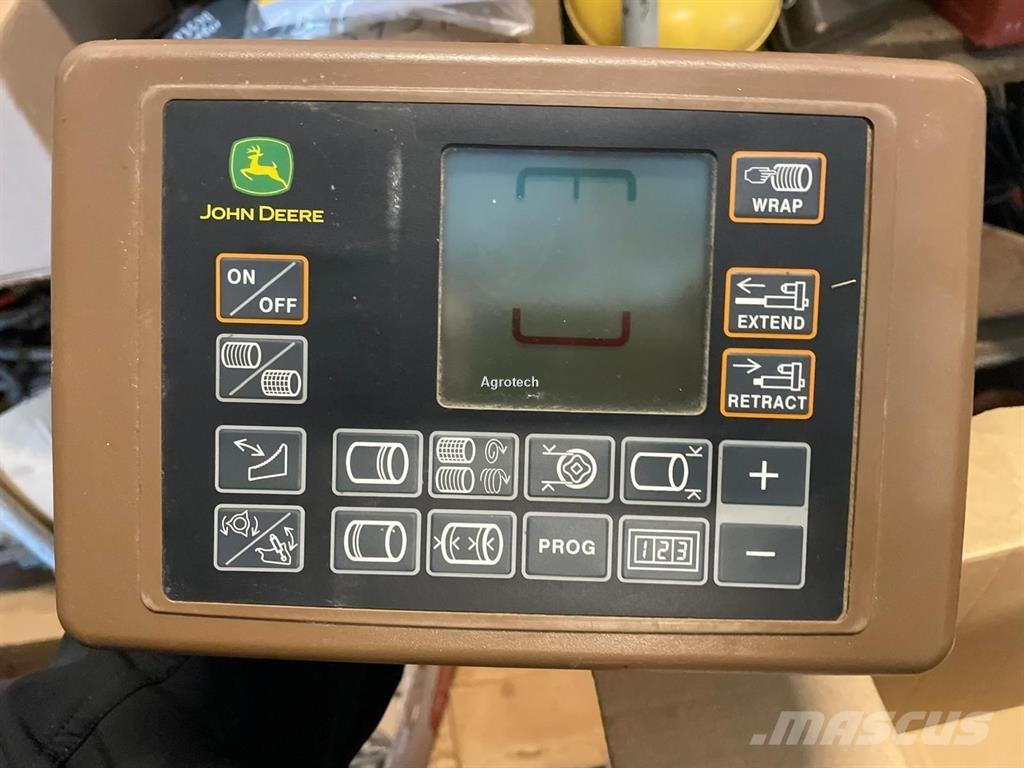 John Deere V451M Prasy zwijające