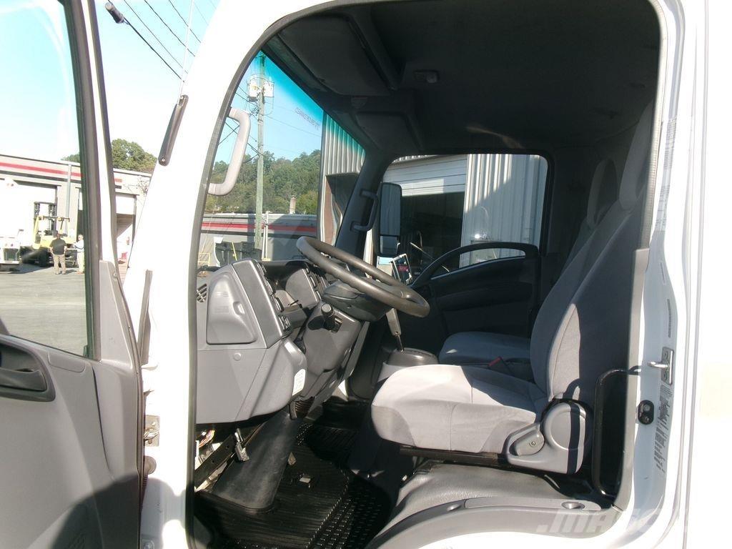 Isuzu NPR Samochody ciężarowe ze skrzynią zamkniętą
