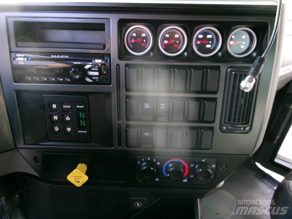 Mack GR64F Wywrotki