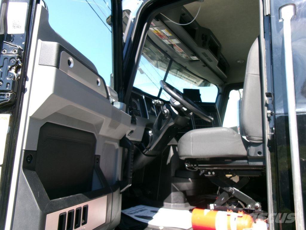 Mack GR64F Wywrotki