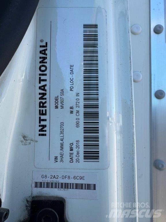 International MV Samochody ciężarowe ze skrzynią zamkniętą