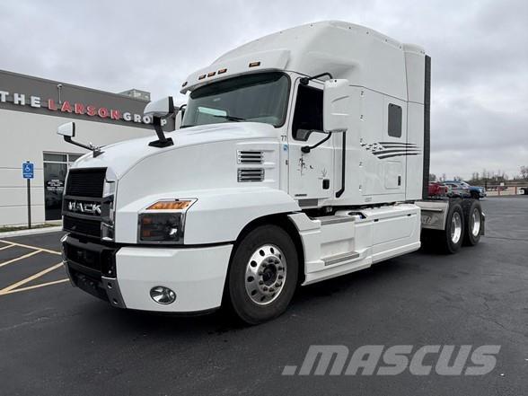 Mack ANTHEM 64T Ciągniki siodłowe