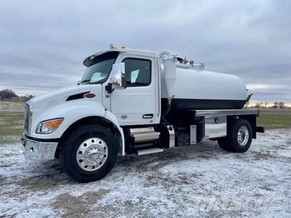 Peterbilt 536 Cysterna