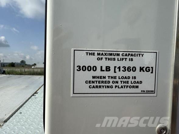 Peterbilt 536 Samochody ciężarowe ze skrzynią zamkniętą
