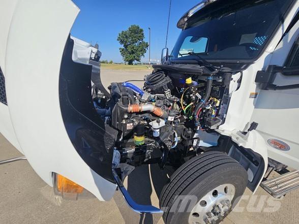 Peterbilt 536 Ciężarówki typu Platforma / Skrzynia