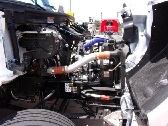 Peterbilt 536 Samochody ciężarowe ze skrzynią zamkniętą