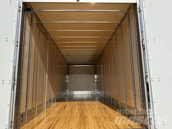 Peterbilt 536 Samochody ciężarowe ze skrzynią zamkniętą