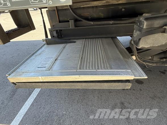 Peterbilt 537 Samochody ciężarowe ze skrzynią zamkniętą