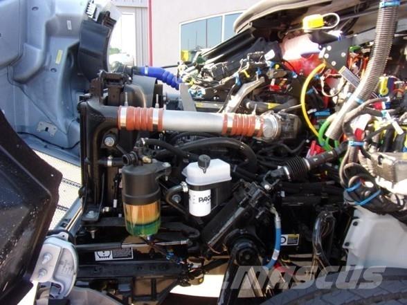 Peterbilt 537 Ciężarówki typu Platforma / Skrzynia