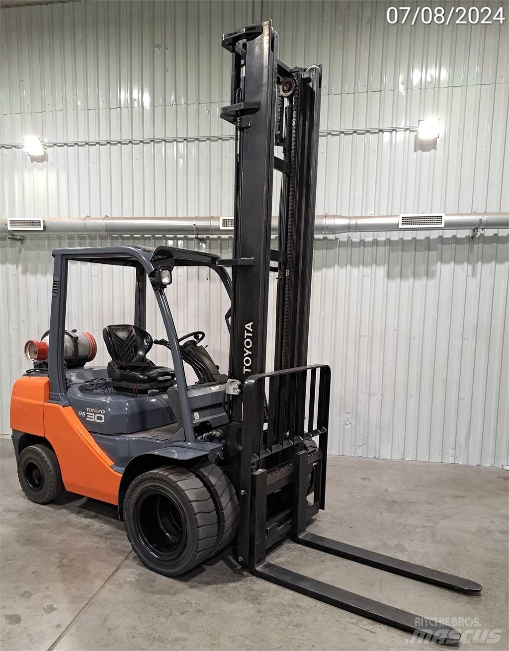 Toyota 02-8FGF30 Wózki LPG