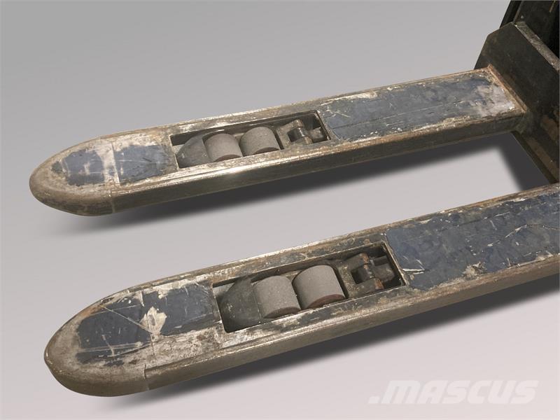 BT SWE120L Wózki widłowe unoszące z dyszlem