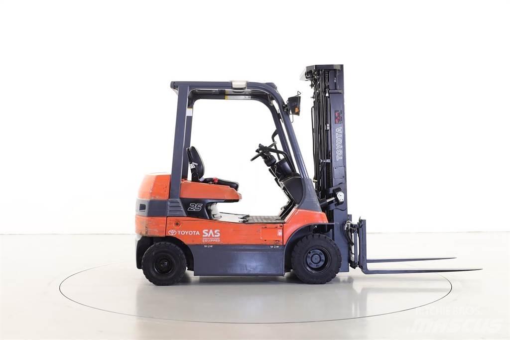 Toyota 7FB25 Wózki elektryczne