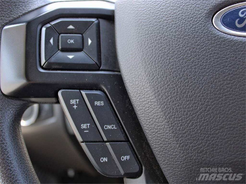 Ford F-650 Samochody ciężarowe ze skrzynią zamkniętą