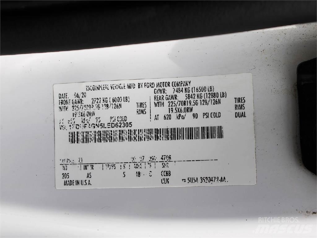 Ford F450 Samochody ciężarowe ze skrzynią zamkniętą