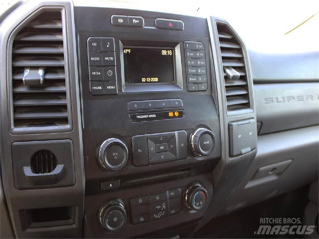 Ford F550 Samochody ratownicze pomocy drogowej