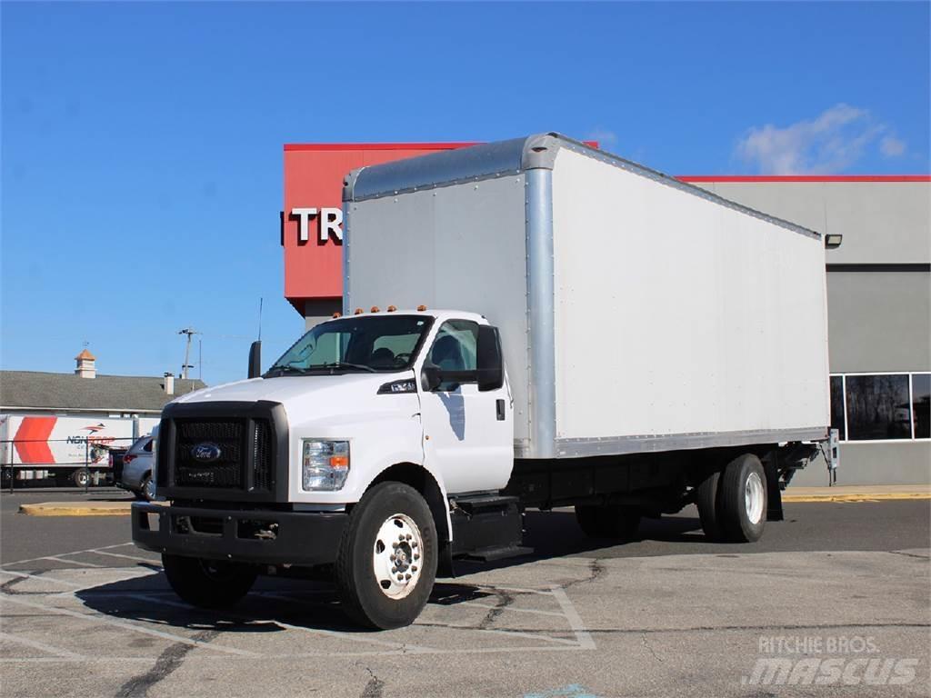 Ford F650 Samochody ciężarowe ze skrzynią zamkniętą