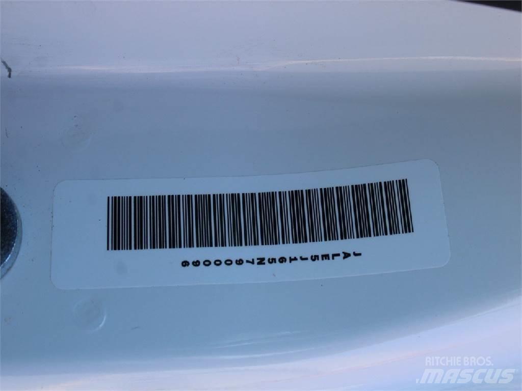Isuzu NQR Samochody ciężarowe ze skrzynią zamkniętą