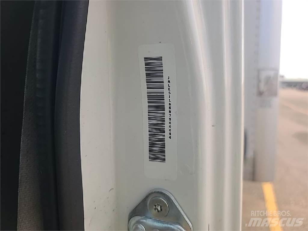 Isuzu NQR Samochody ciężarowe ze skrzynią zamkniętą