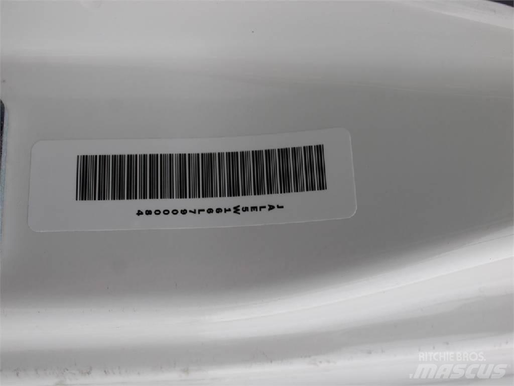 Isuzu NQR Samochody ciężarowe ze skrzynią zamkniętą