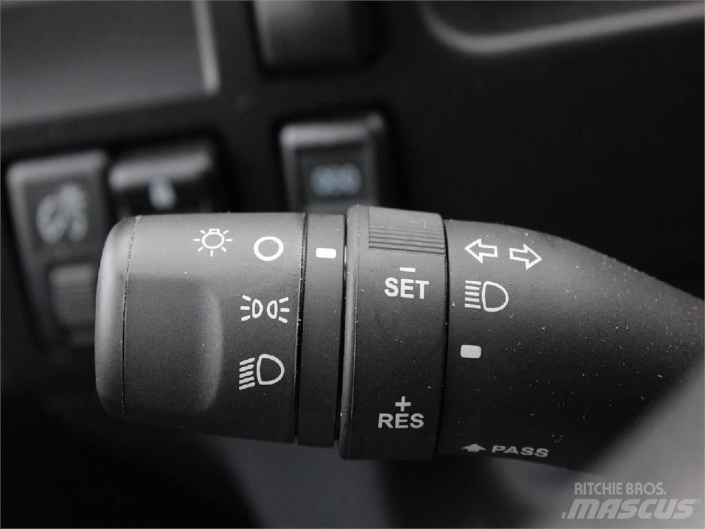 Isuzu NRR Samochody ciężarowe ze skrzynią zamkniętą