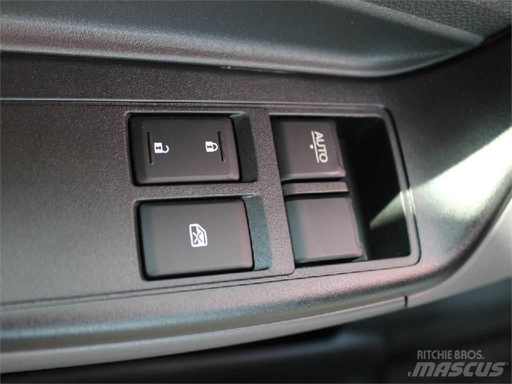 Isuzu NRR Samochody ciężarowe ze skrzynią zamkniętą