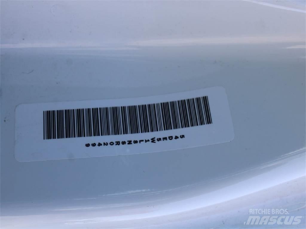 Isuzu NRR Samochody ciężarowe ze skrzynią zamkniętą
