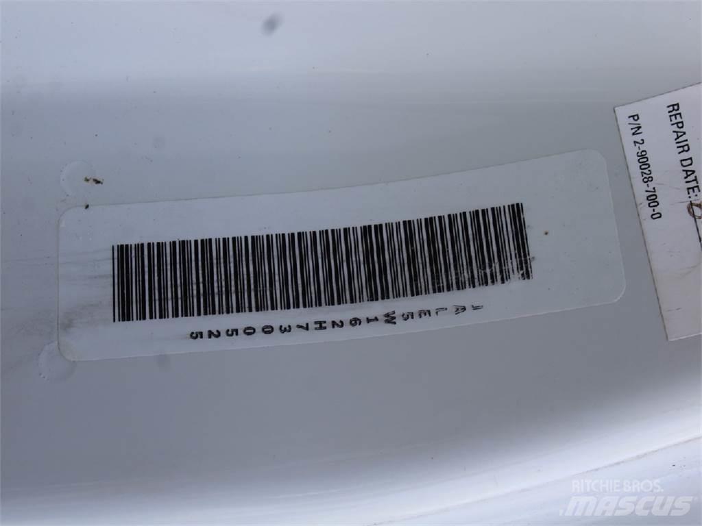 Isuzu NRR Samochody ciężarowe ze skrzynią zamkniętą