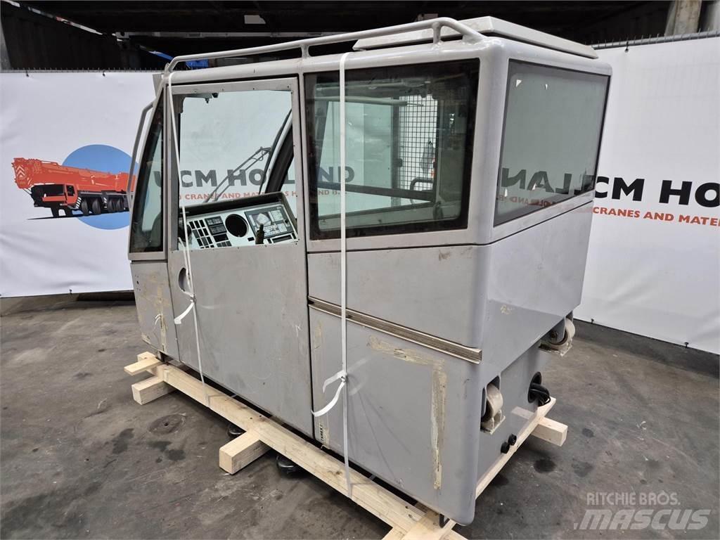  C.T.2 upper cabin Kabiny i wnętrze
