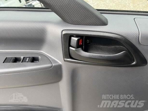 Isuzu NRR Maszyny budowlane - Inne