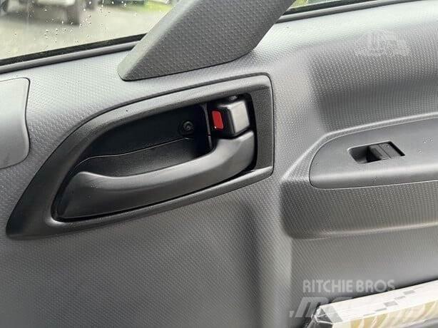 Isuzu NRR Maszyny budowlane - Inne