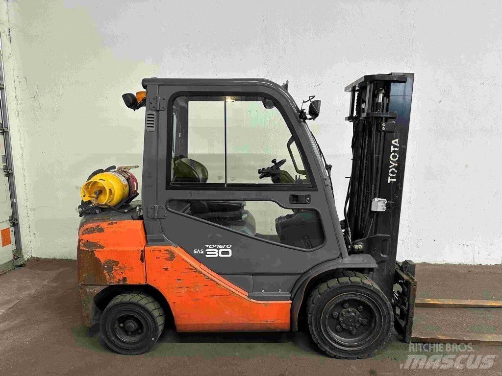 Toyota 02-8FGF30 Wózki LPG