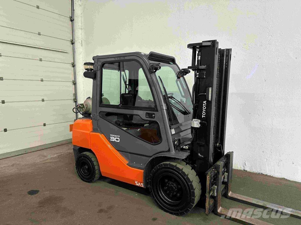 Toyota 02-8FGF30 Wózki LPG