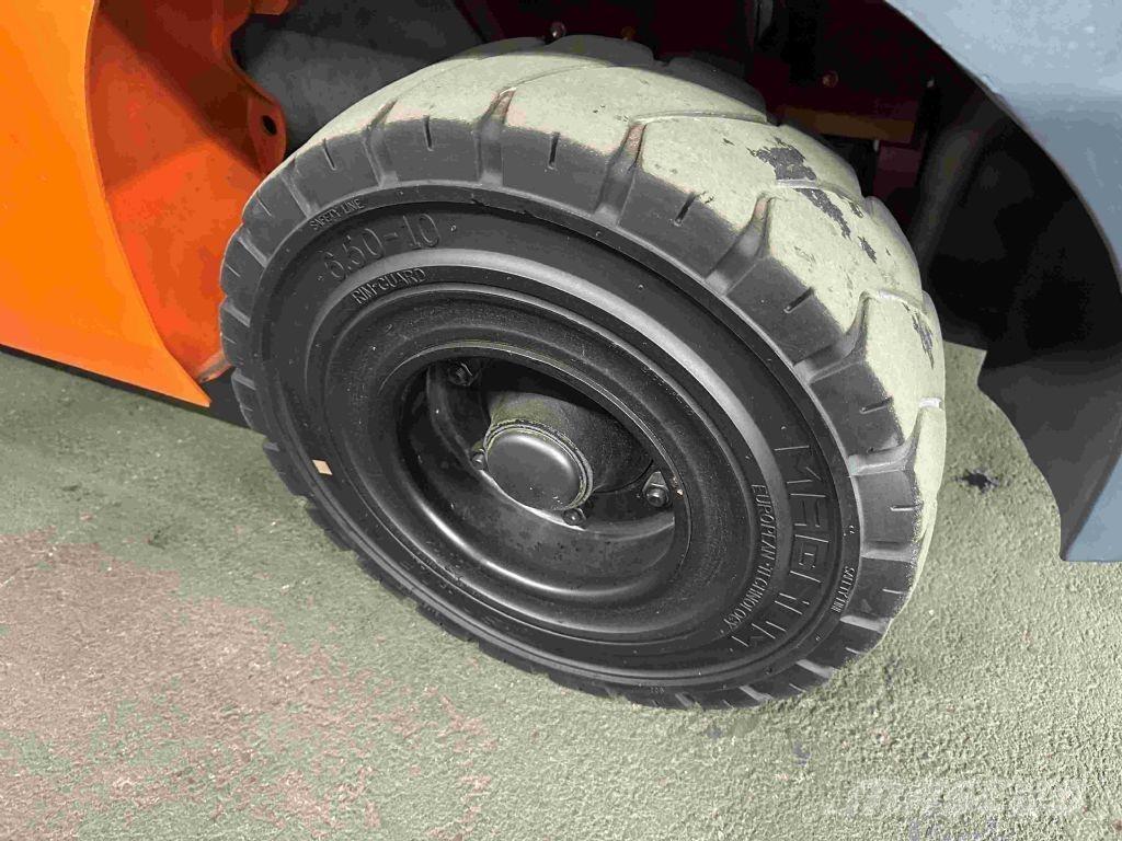 Toyota 02-8FGF30 Wózki LPG